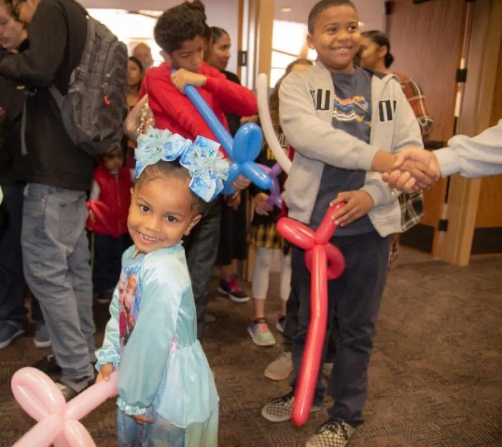 Children with balloon animals